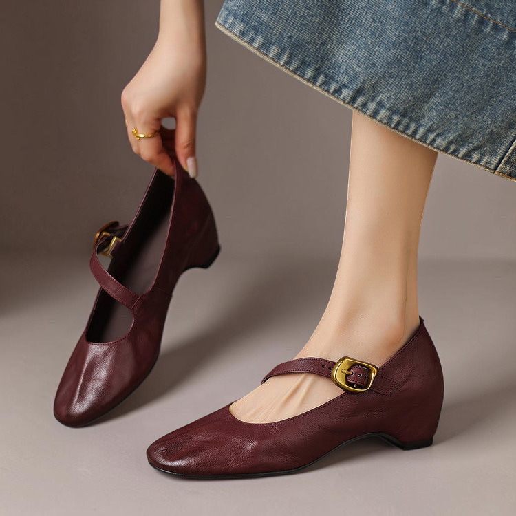 Queenie | Round-Toe Mary Jane Shoe